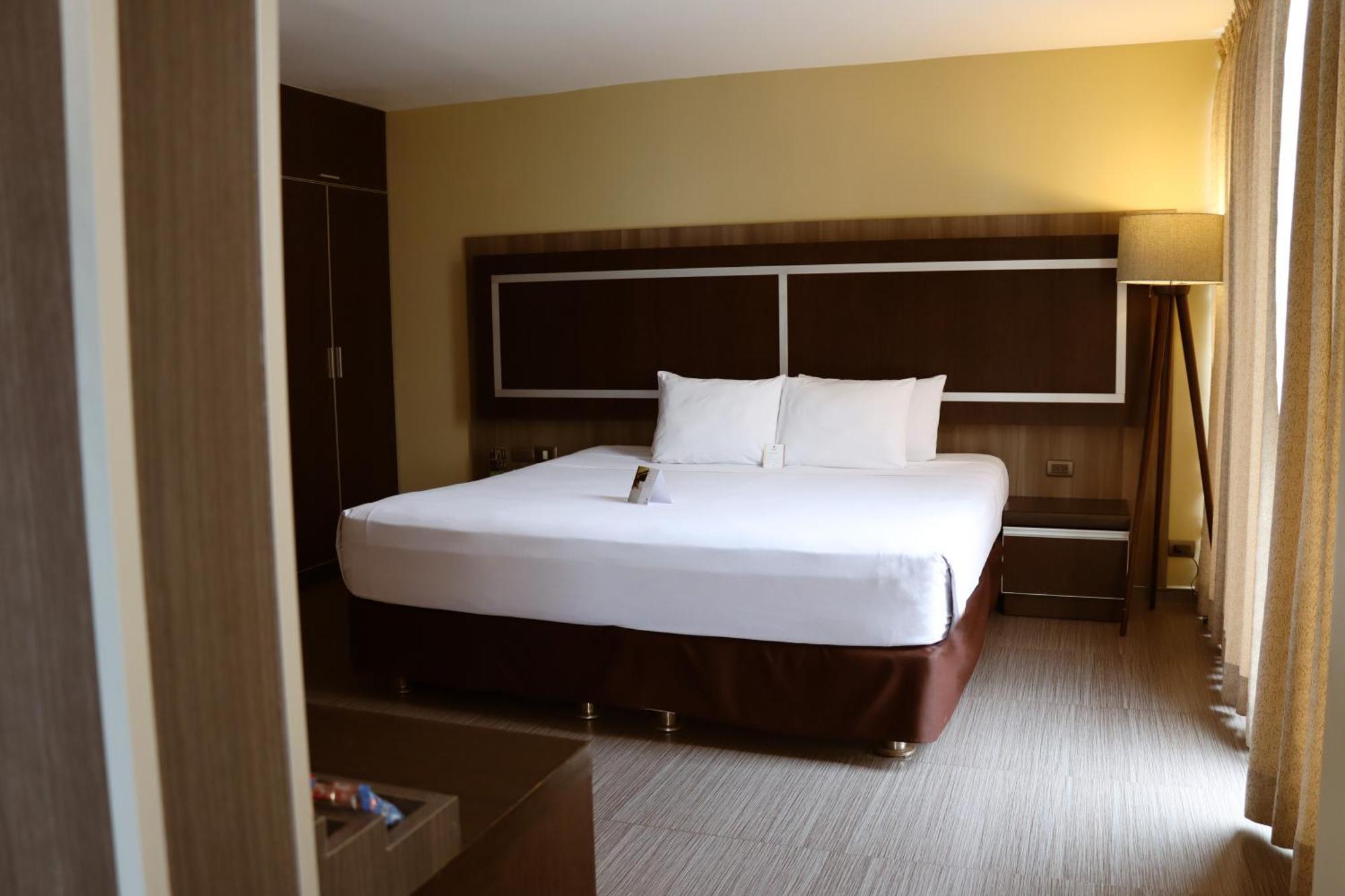 Rado Hotel - Santa Maria Trujillo Zewnętrze zdjęcie