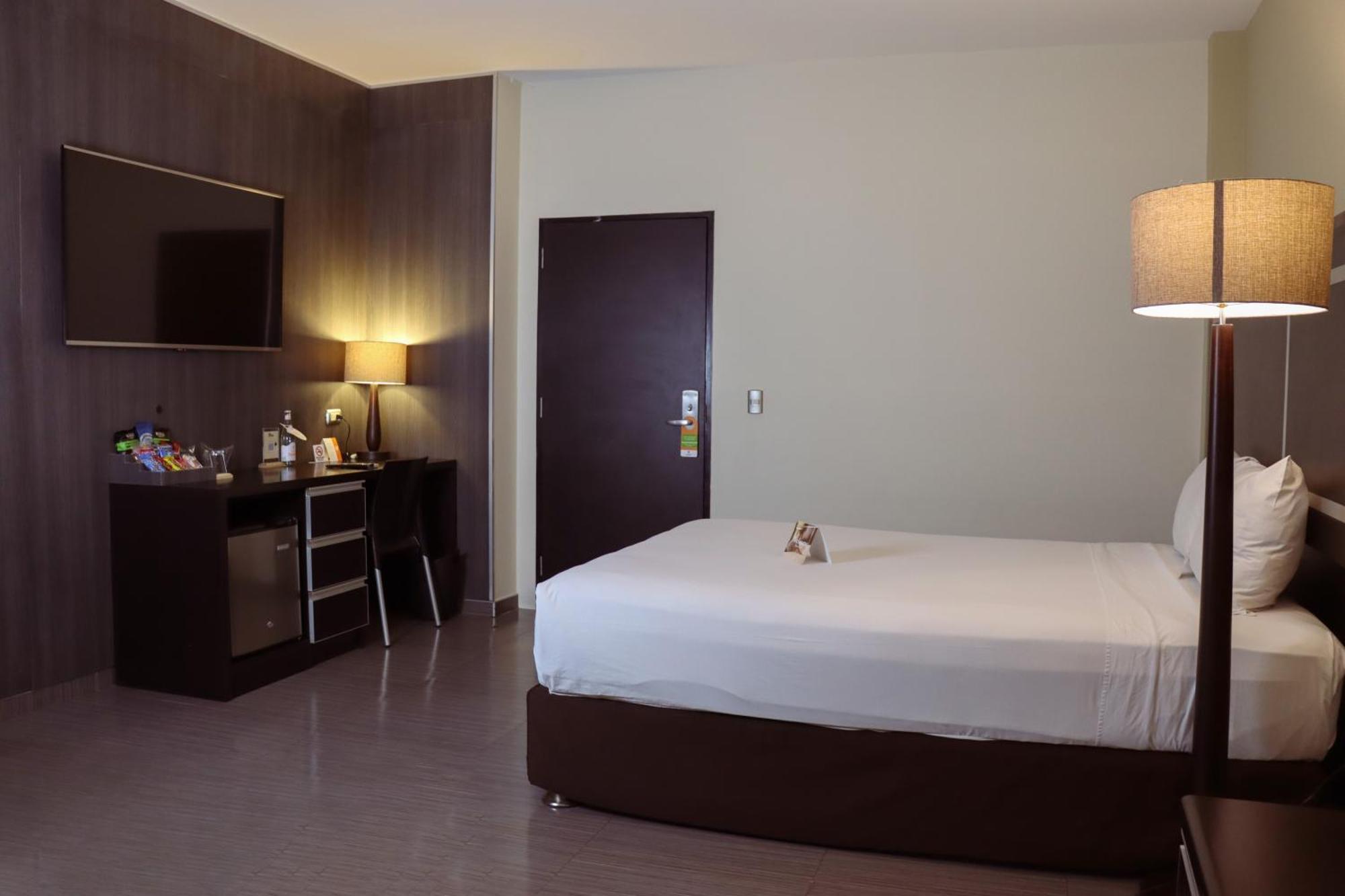 Rado Hotel - Santa Maria Trujillo Zewnętrze zdjęcie