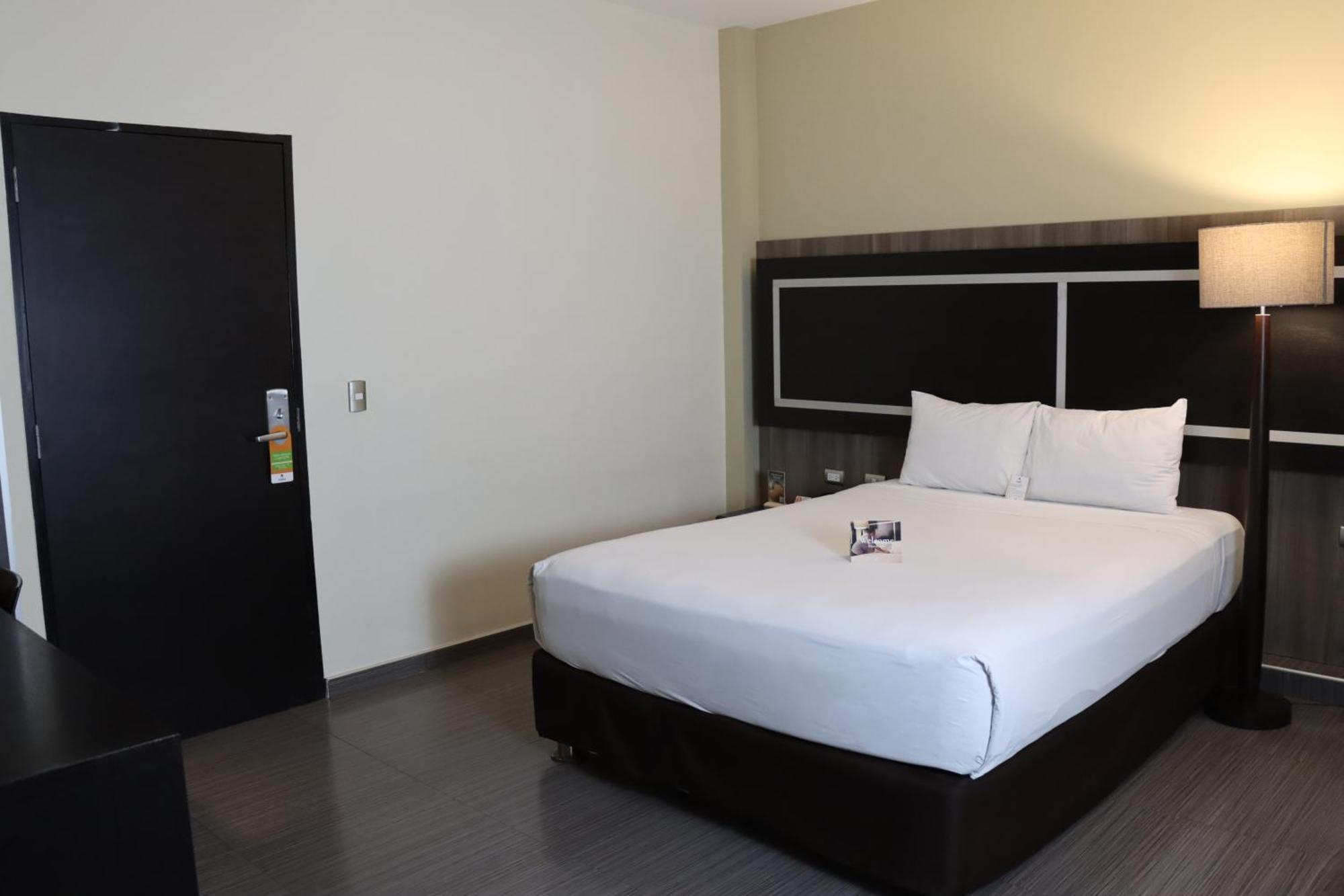 Rado Hotel - Santa Maria Trujillo Zewnętrze zdjęcie